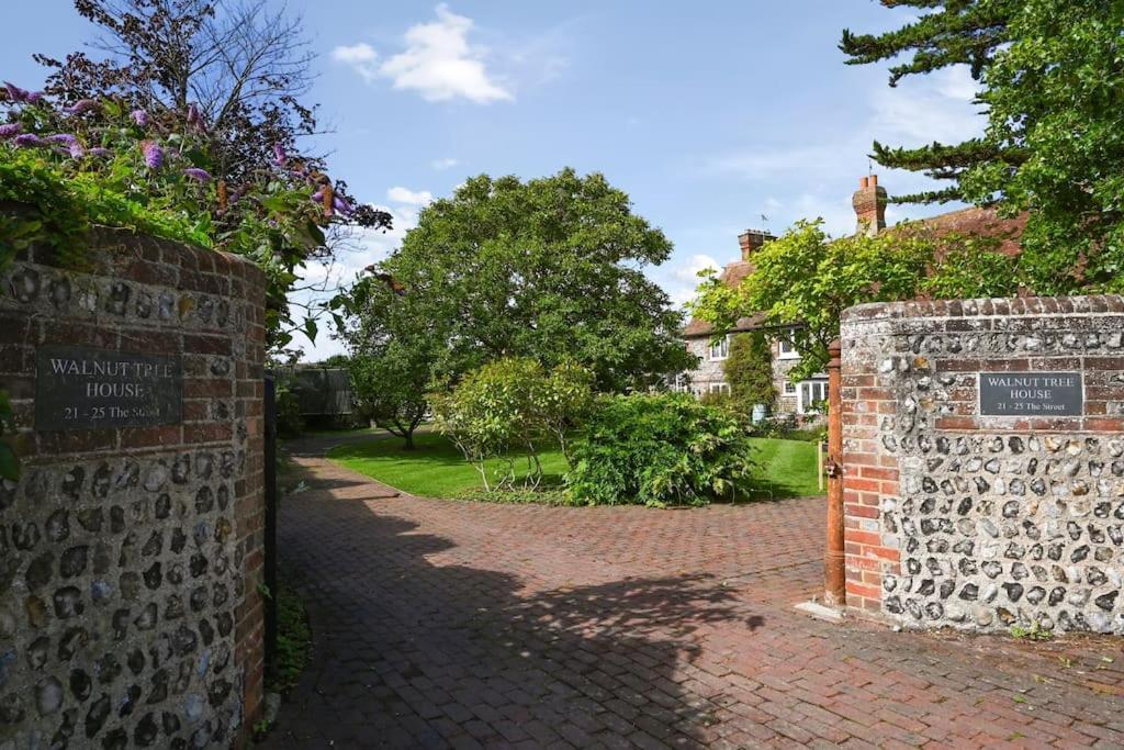 The Garden Flat At Walnut Tree House Διαμέρισμα Rustington Εξωτερικό φωτογραφία